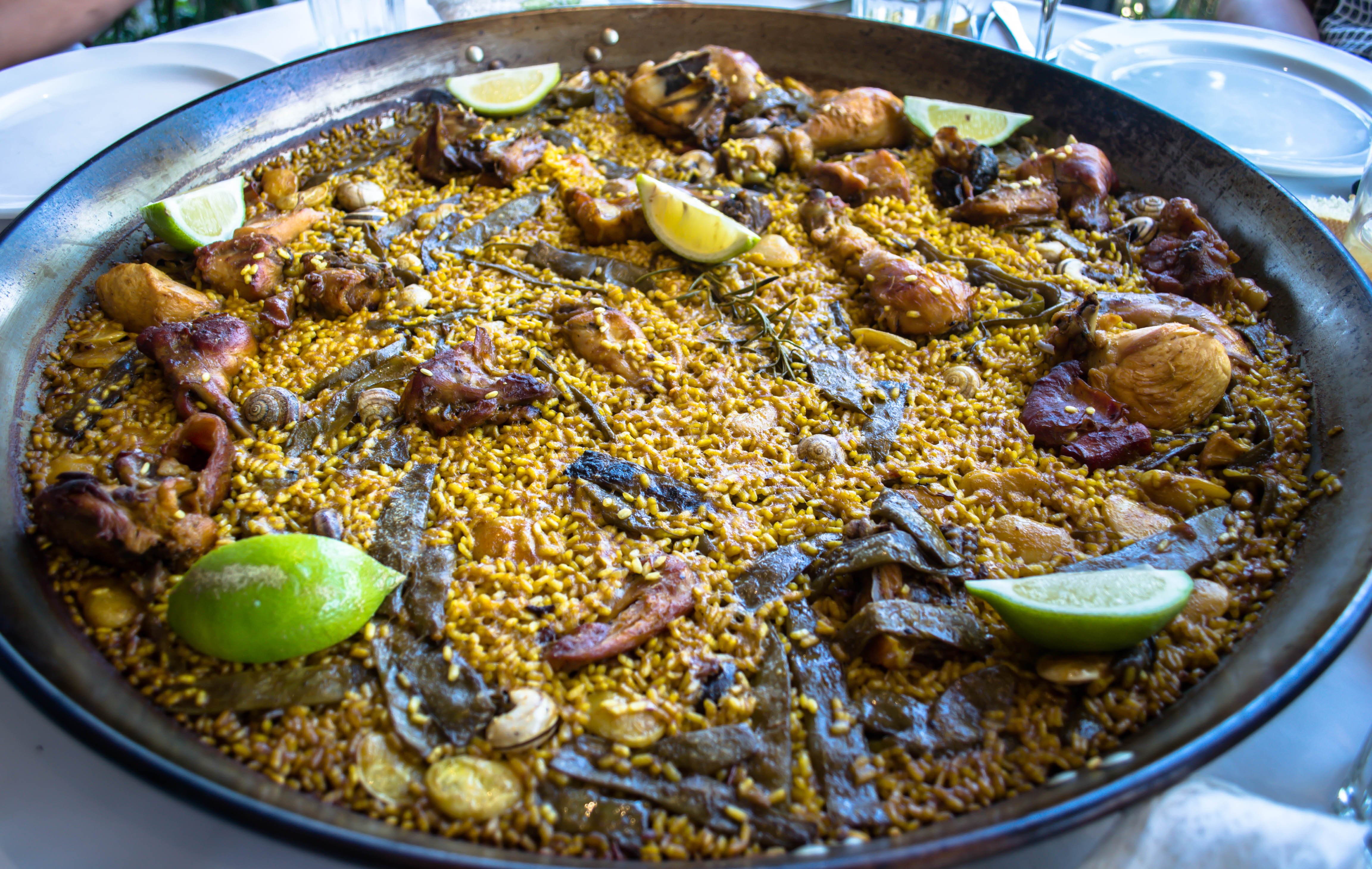 Carrefour actualitza la paella valenciana de diumenge amb un imprescindible del segle XXI