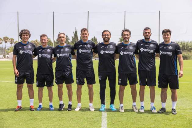 Darío Montero, a l'esquerre, amb José Bordalás i la resta del cos tècnic del Getafe Darío Montero, a l'esquerre, amb José Bordalás i la resta del cos tècnic del Getafe