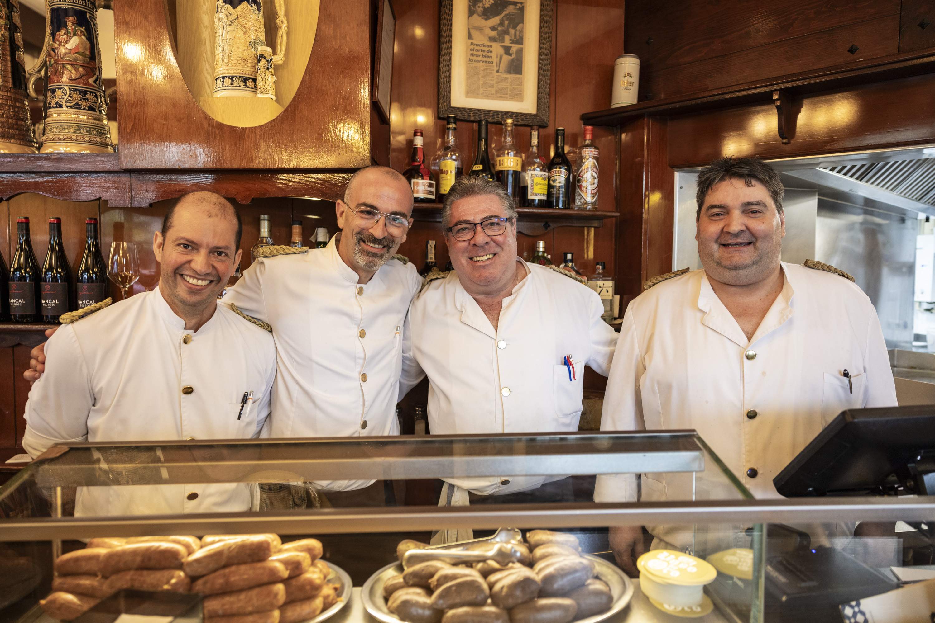 Les millors tapes i cerveses de la Barceloneta les trobaràs en aquest bar clàssic que celebra seixanta anys