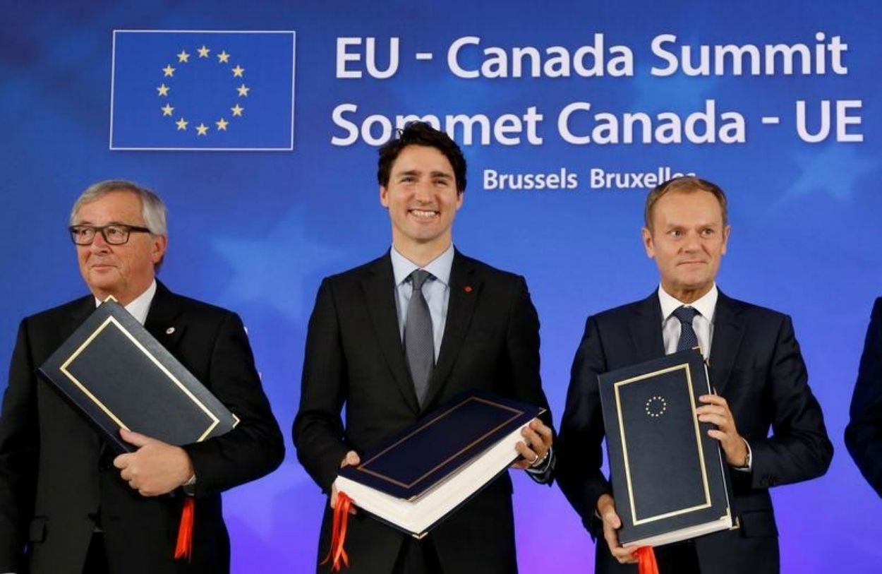 La UE i el Canadà firmen l'acord de lliure comerç