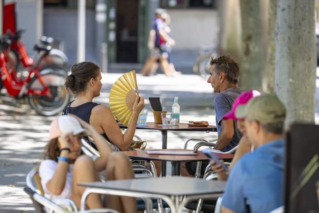 Recurs terrasses bars, restaurants barceloneta calor / Foto: Carlos Baglietto