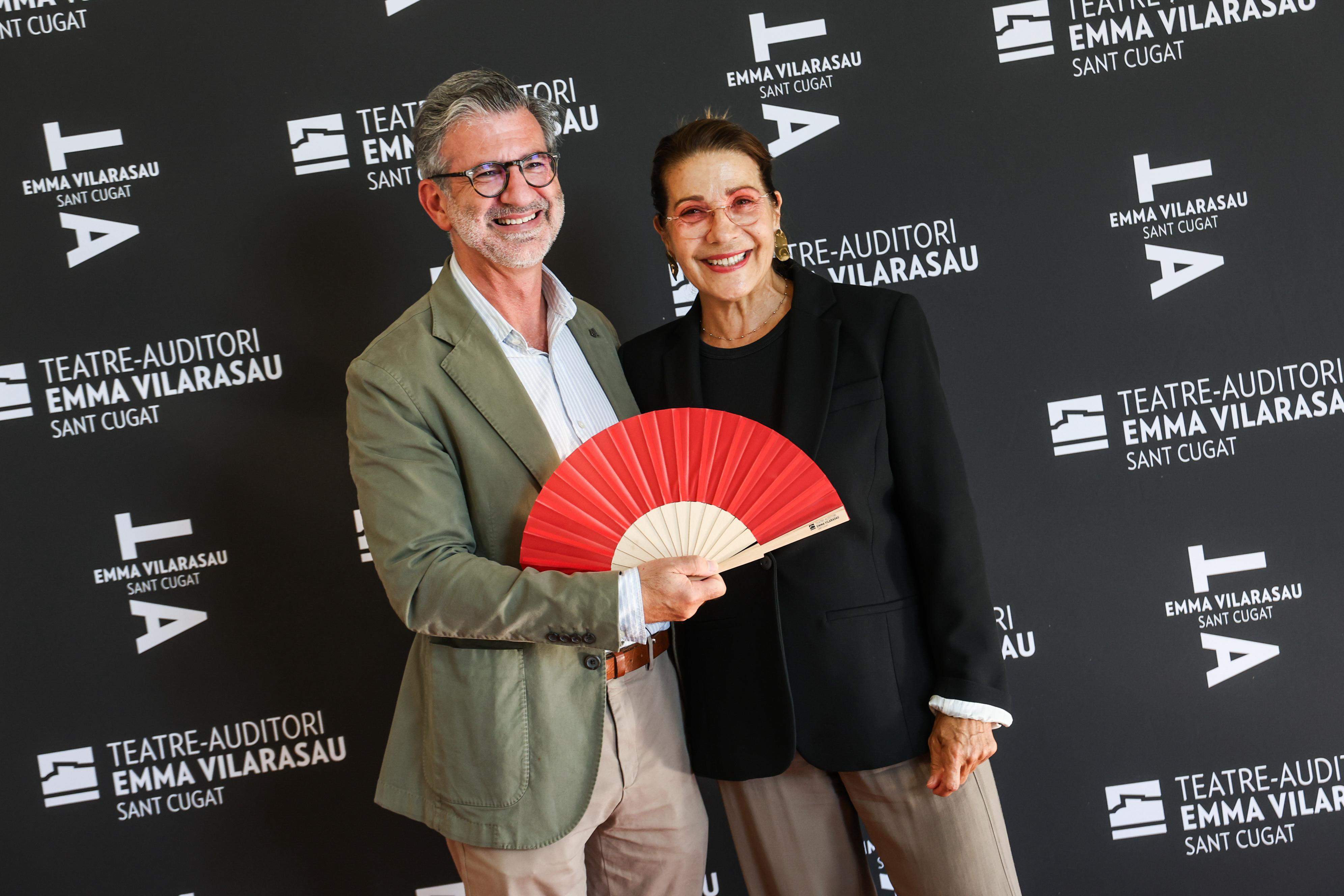 Sant Cugat rebateja el Teatre-Auditori amb el nom d'Emma Vilarasau en honor a l'actriu local