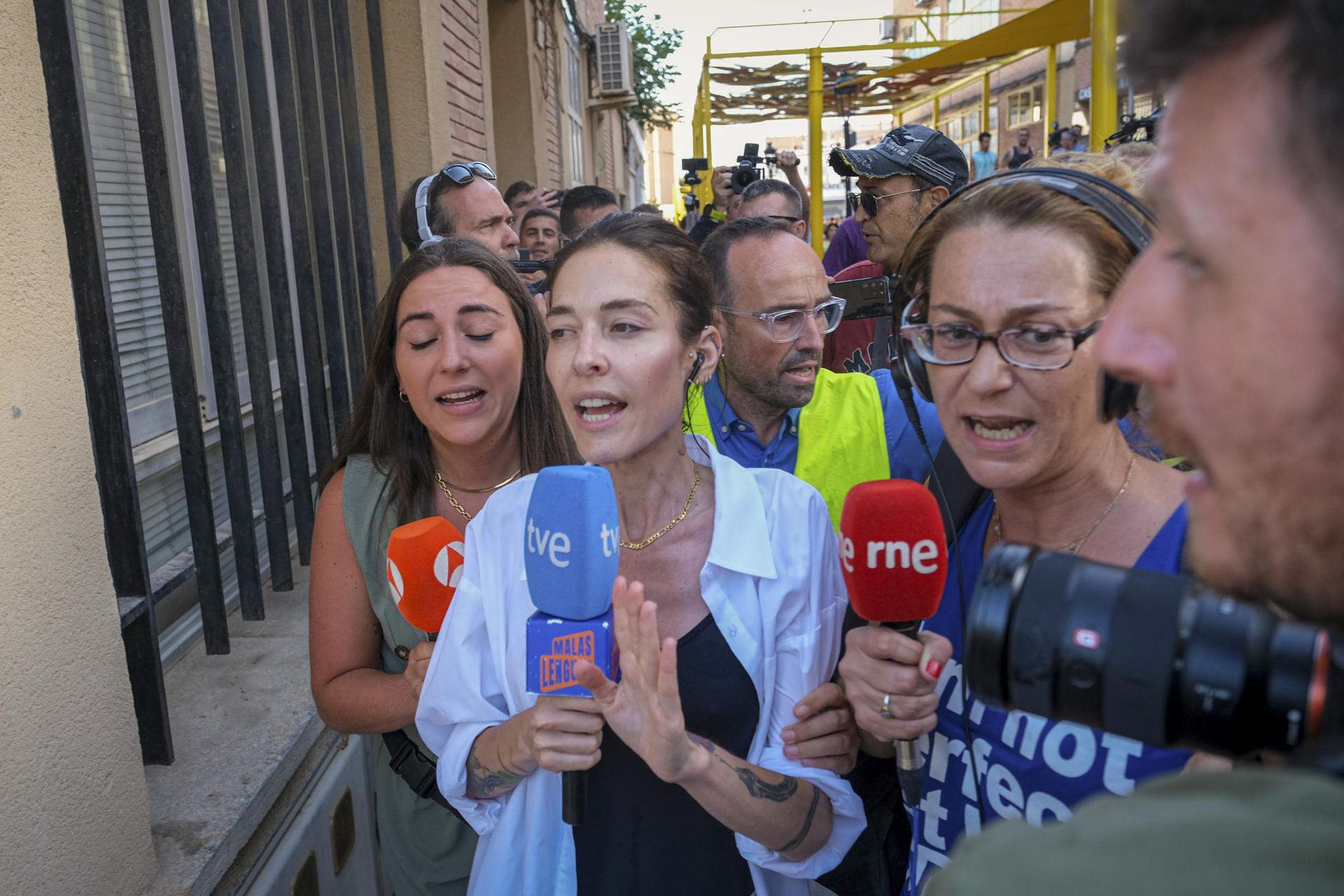 Un centenar d'ultres assetgen la premsa durant una nova concentració a Torre Pacheco