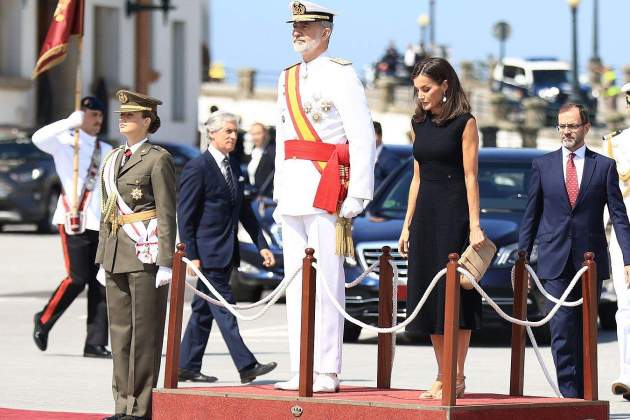 Felip VI i Letícia lliurament de despatxos en Marín Felip VI i Letícia lliurament de despatxos en Marín