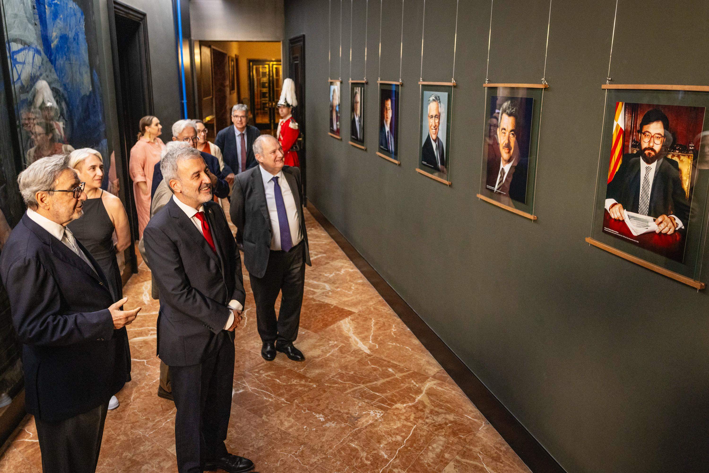 Barcelona estrena la galería fotográfica de alcaldes democráticos