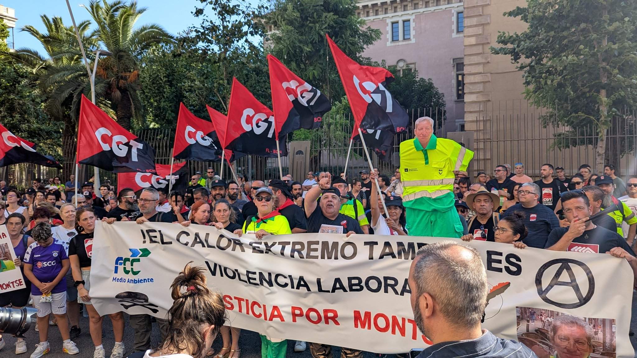 Centenares de personas reclaman "justicia" en Barcelona por la basurera muerta