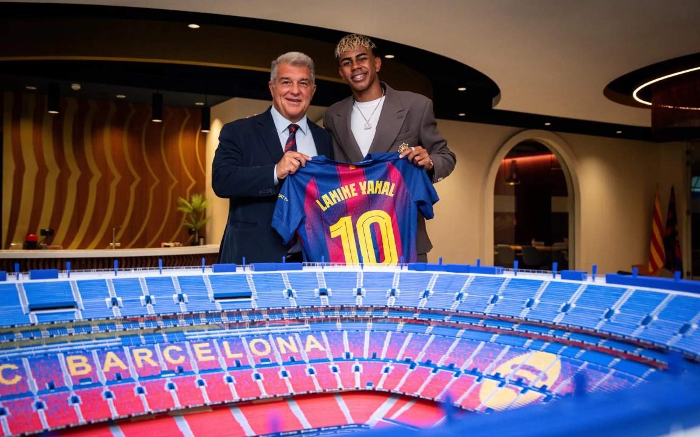 Comença un nou llegat al Barça: així ha estat l'acte de la renovació de Lamine Yamal