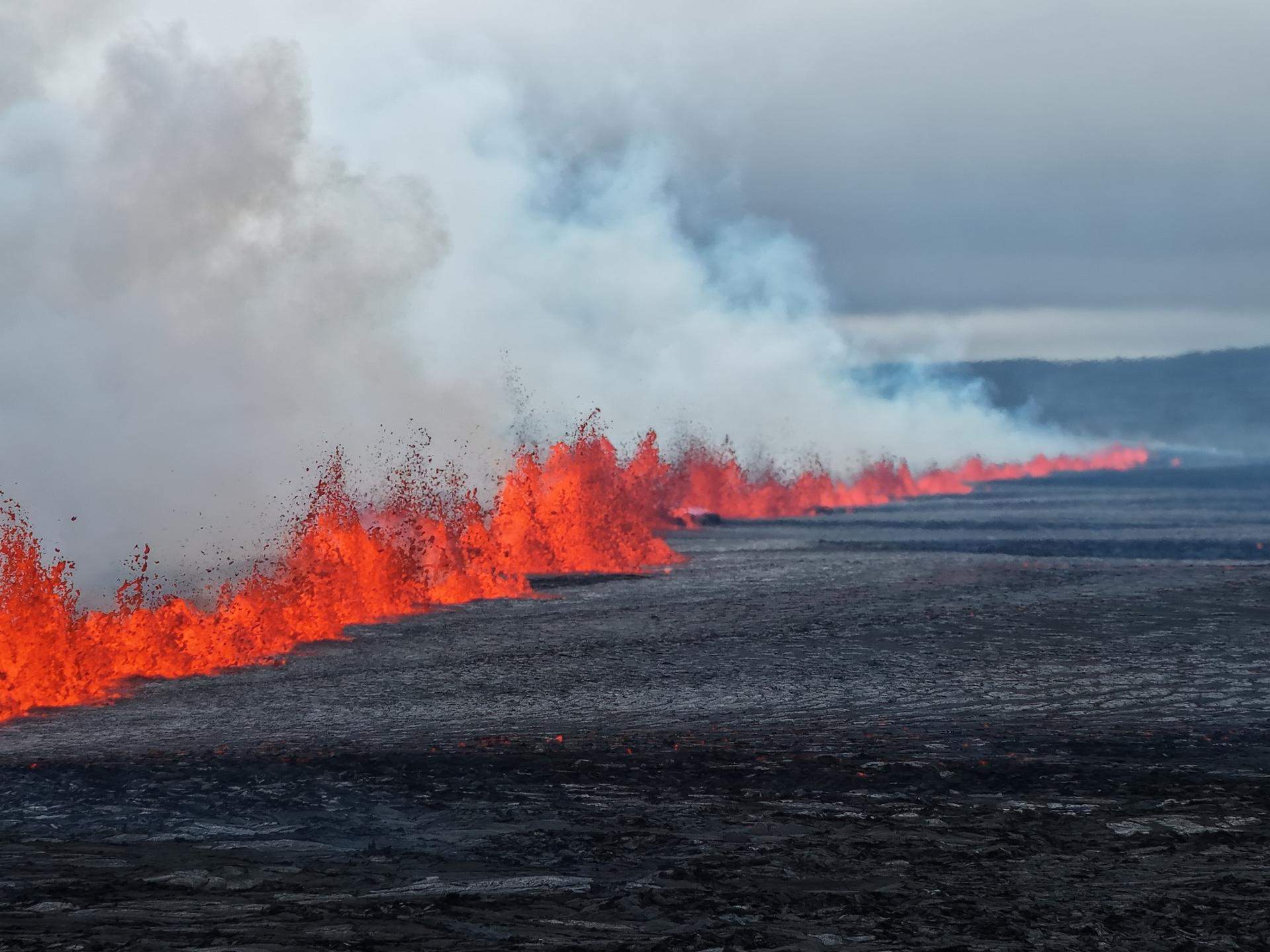 Espectacular erupción de un volcán en Islandia: la duodécima en los últimos cinco años | VÍDEOS