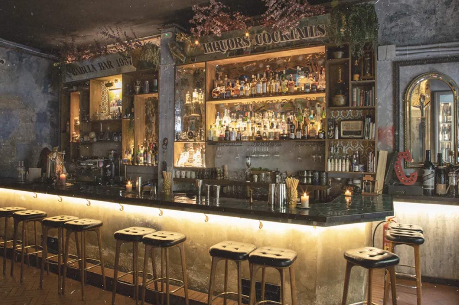 El bar del Eixample donde probar los cócteles más creativos y sorprendentes de Barcelona