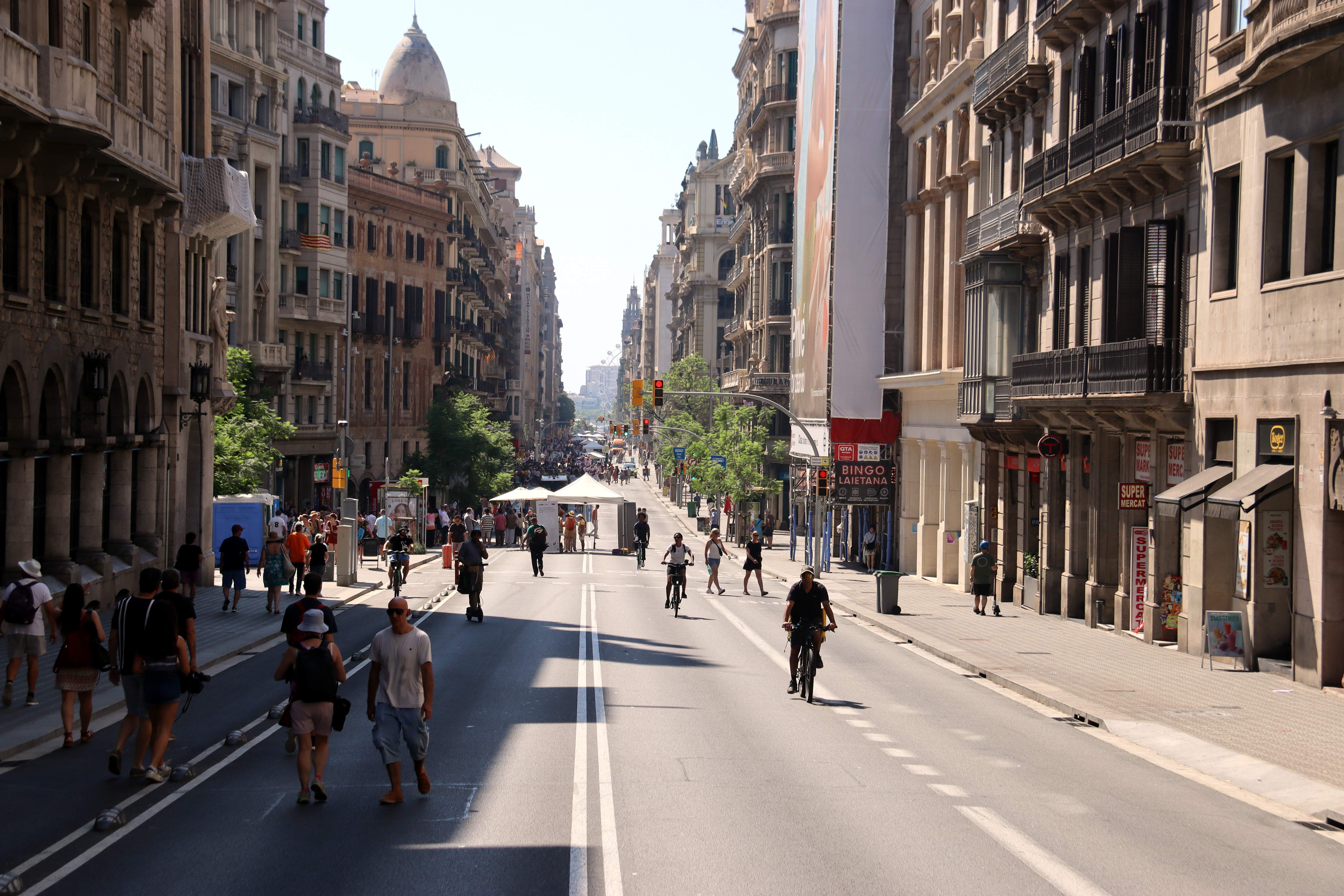 Primer canvi en la mobilitat de la Via Laietana: qui podrà pujar pel carril restringit de pujada?