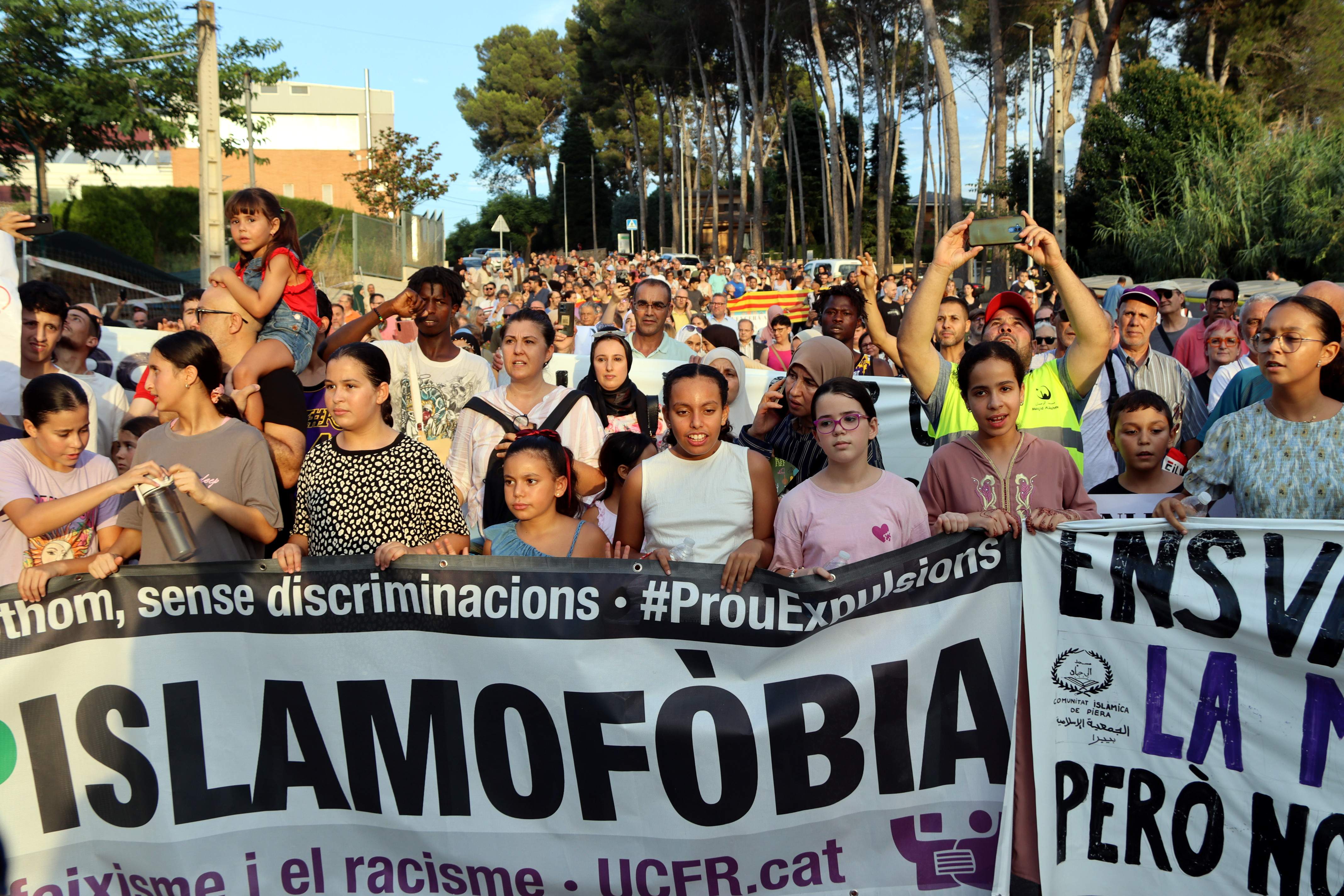 Centenars de persones es manifesten a Piera per condemnar l'atac a la mesquita i la islamofòbia