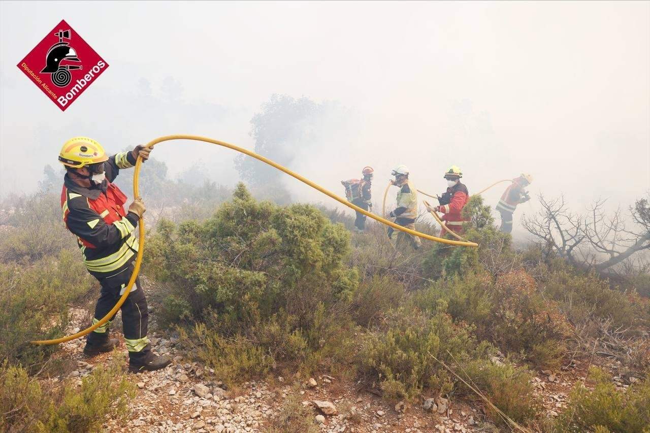 Preocupació per un incendi a Ibi (Alacant) que ha calcinat més de 250 hectàrees