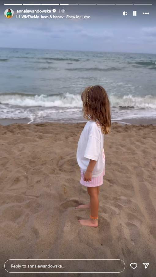 Una hija de Robert Lewandowski y Anna en la playa Instagram Una hija de Robert Lewandowski y Anna en la playa Instagram