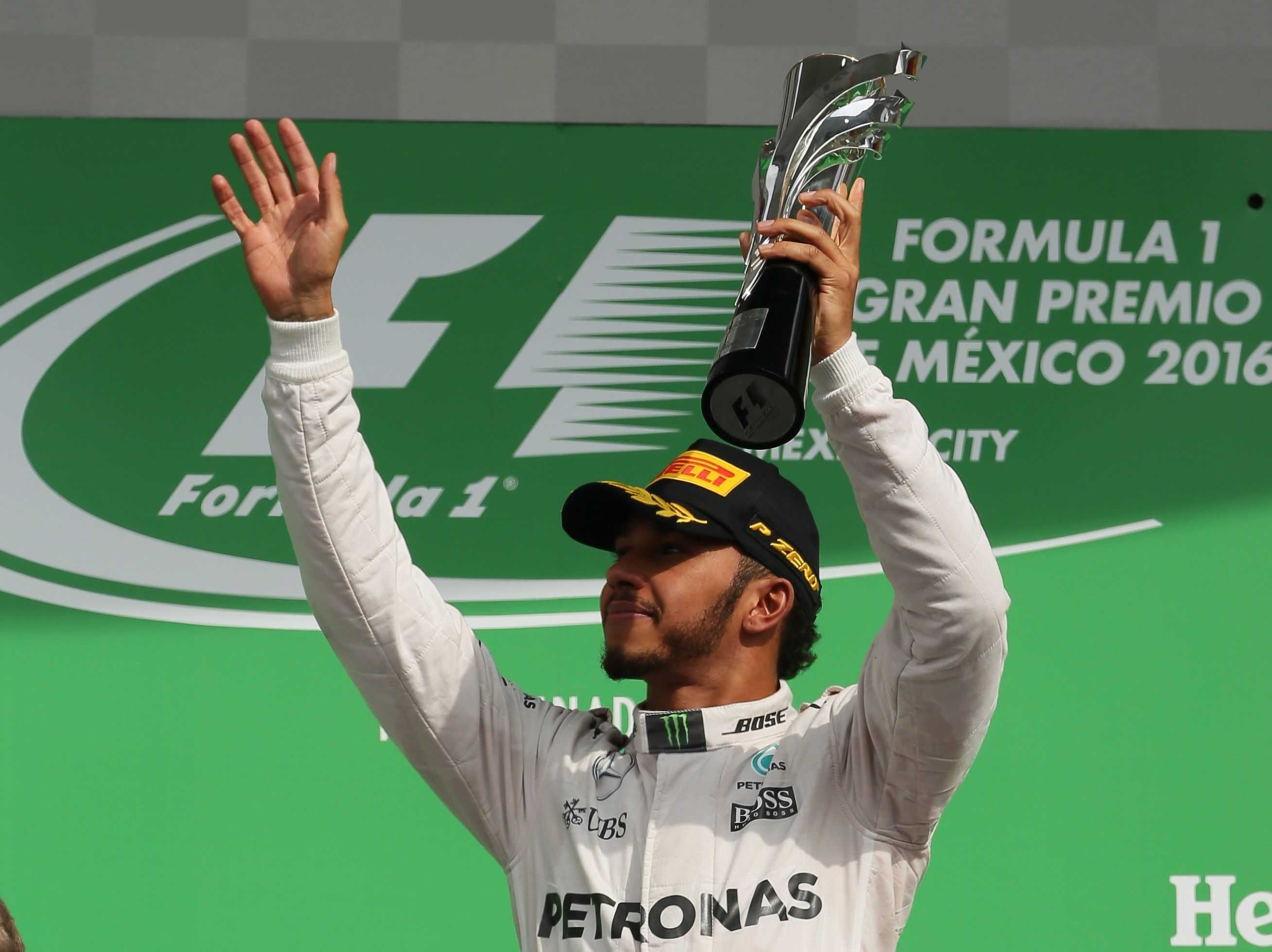 Hamilton pone presión al Mundial entre la polémica