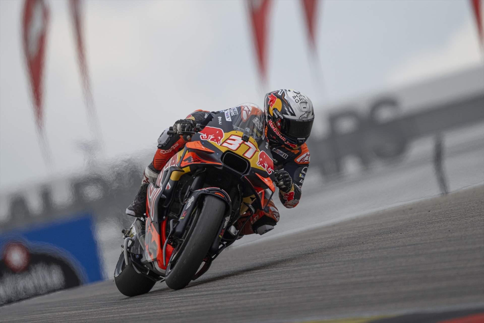 Pedro Acosta demana més KTM per renovar