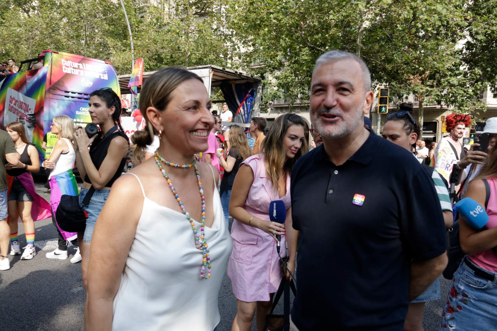 Arrenca la rua del Pride Barcelona 2025 que "defensa els drets humans", afirma l'alcalde Collboni