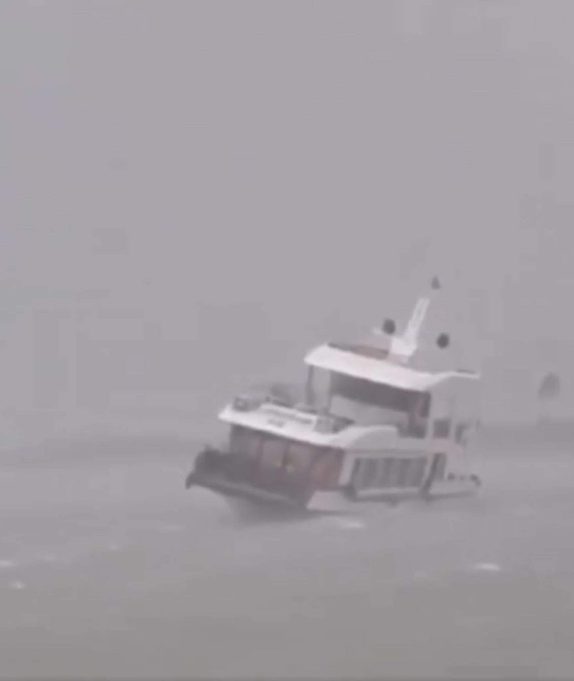 Desastre en Vietnam: al menos 34 muertos después de que un barco turístico volcara en la bahía de Ha Long