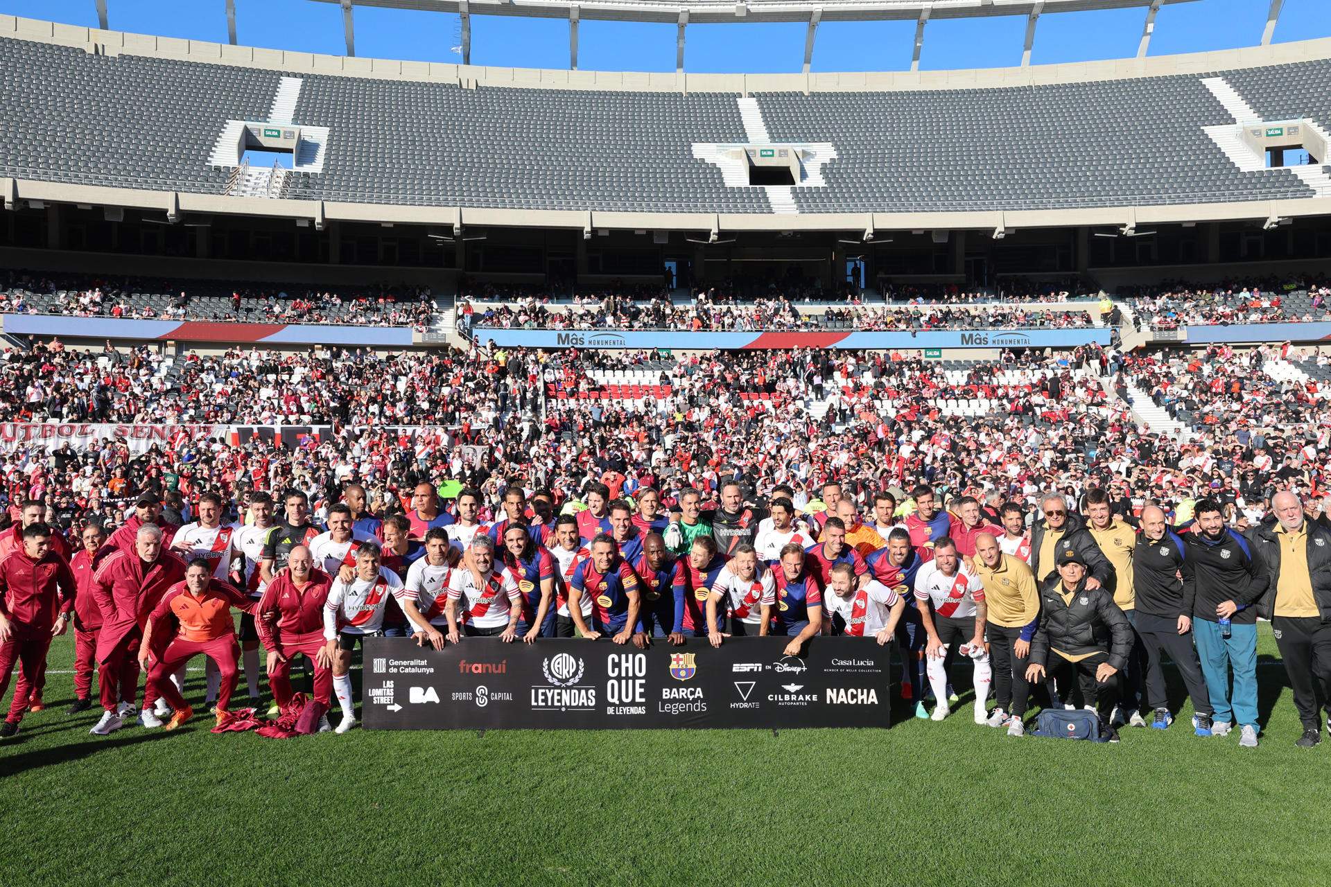 Les llegendes de River Plate superen el Barça al Monumental (2-0) en la tornada culer a l'Argentina