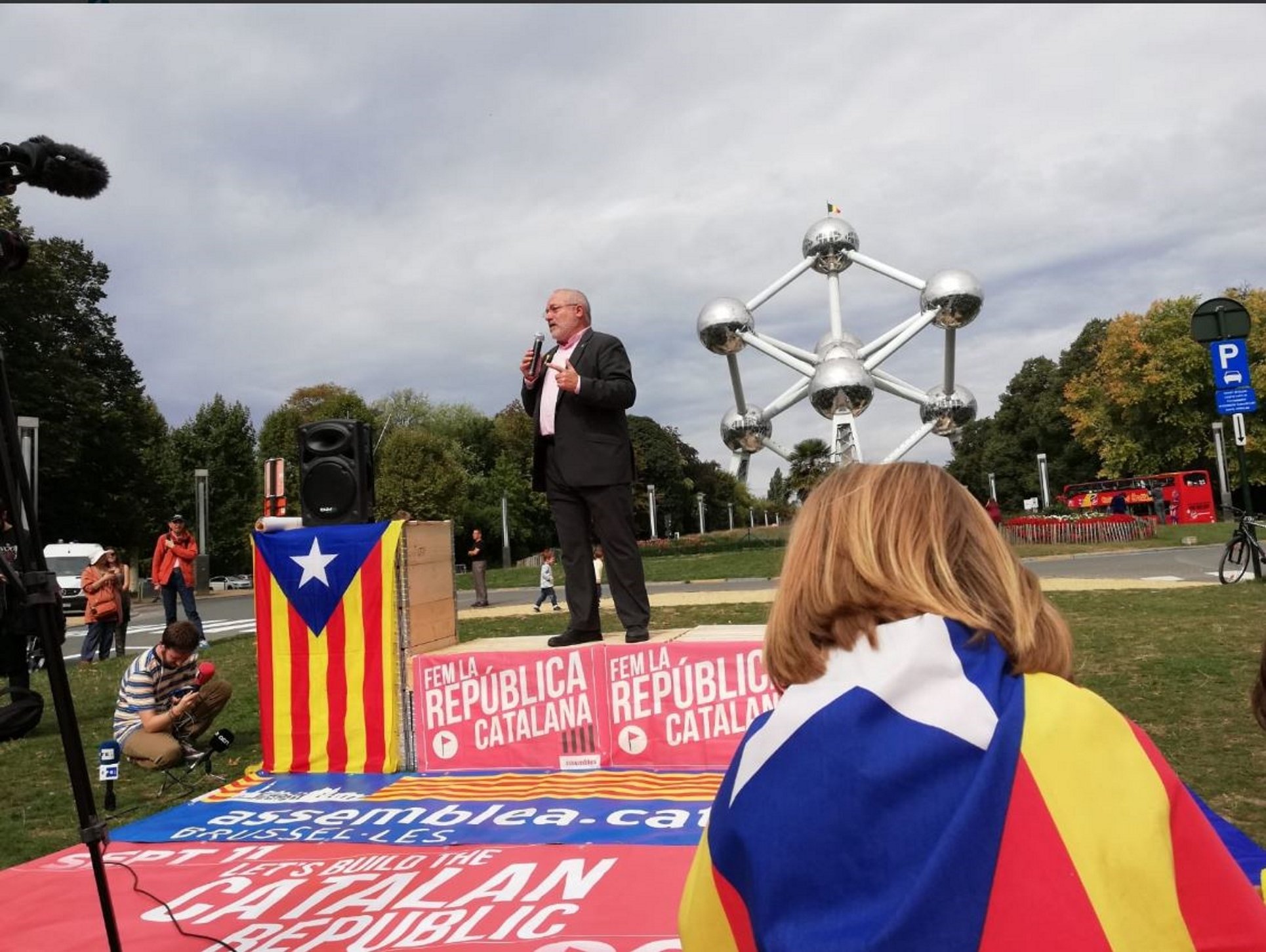 Los exiliados en Bruselas lideran una concentración para reclamar la República