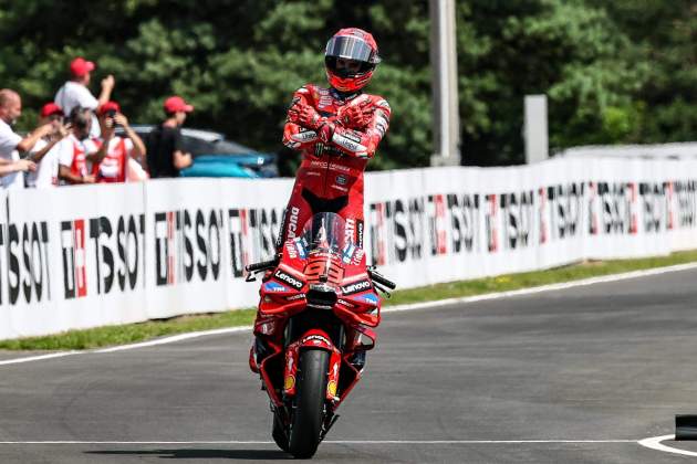 Marc Márquez celebra victòria al GP de República Txeca / Foto: EFE Marc Márquez celebra victòria al GP de República Txeca / Foto: EFE