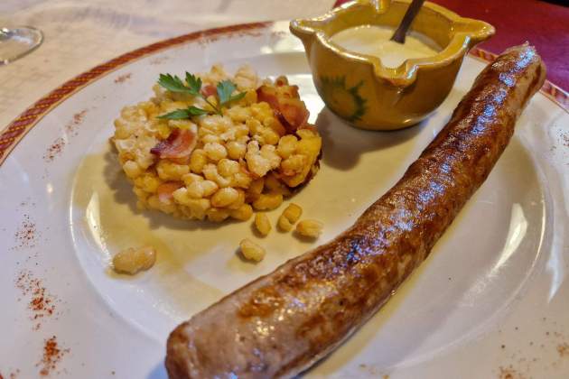 Botifarra amb mongetes del ganxet i allioli Ca la Maria Foto Esmorzarsdeforquillacat Botifarra amb mongetes del ganxet i allioli Ca la Maria Foto Esmorzarsdeforquillacat