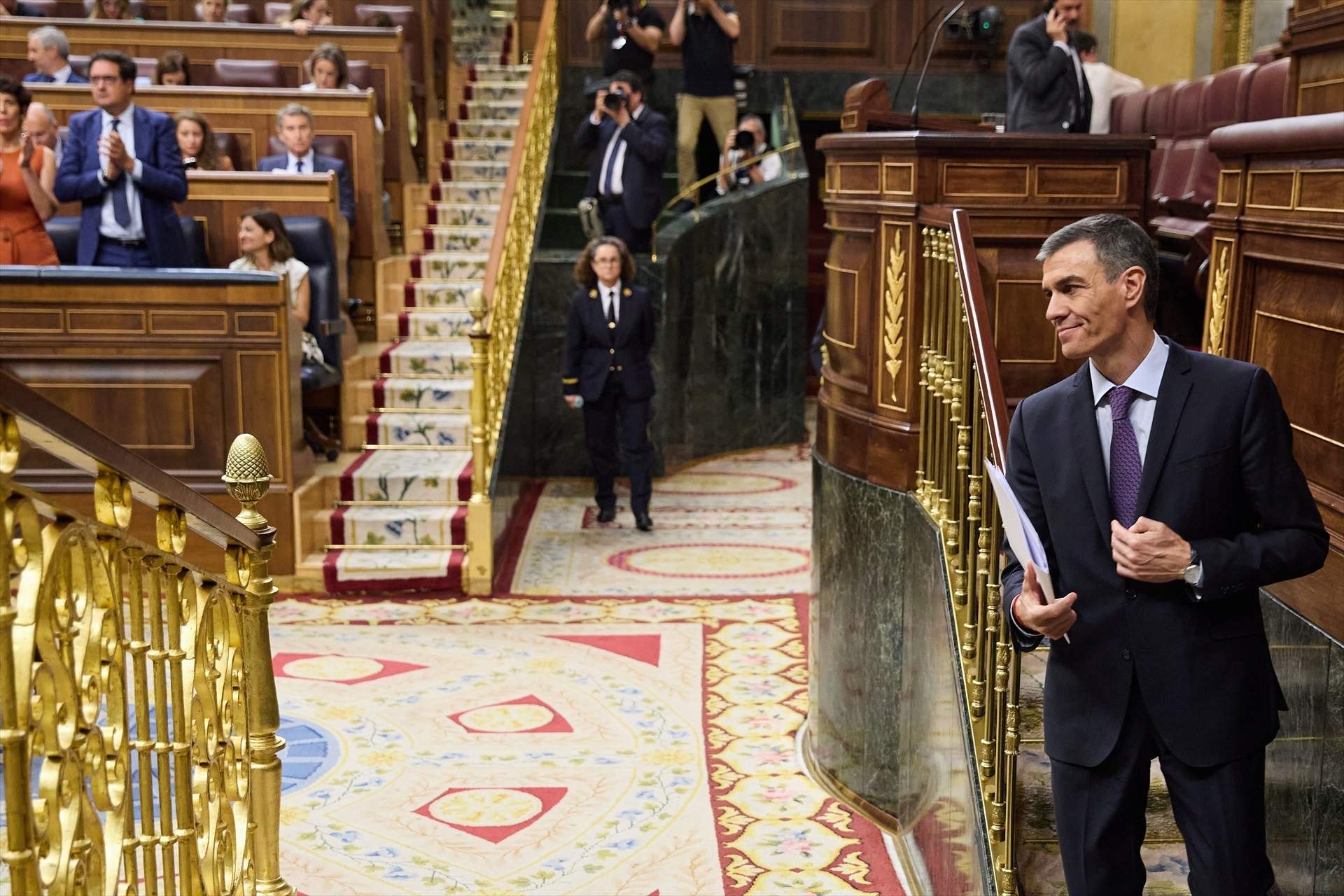 Manifest de Montilla, Serrat, Almodóvar i un centenar de personatges públics en defensa de Sánchez