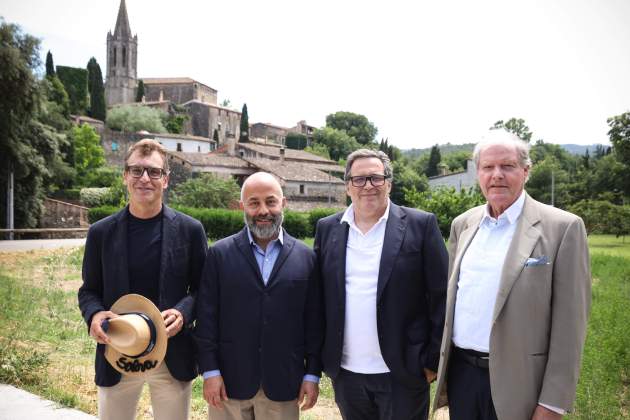 Alcalde Sant Marti Vell, Robert Vila, amb president i director Fundacio Princesa Girona / ACN Alcalde Sant Marti Vell, Robert Vila, amb president i director Fundacio Princesa Girona / ACN