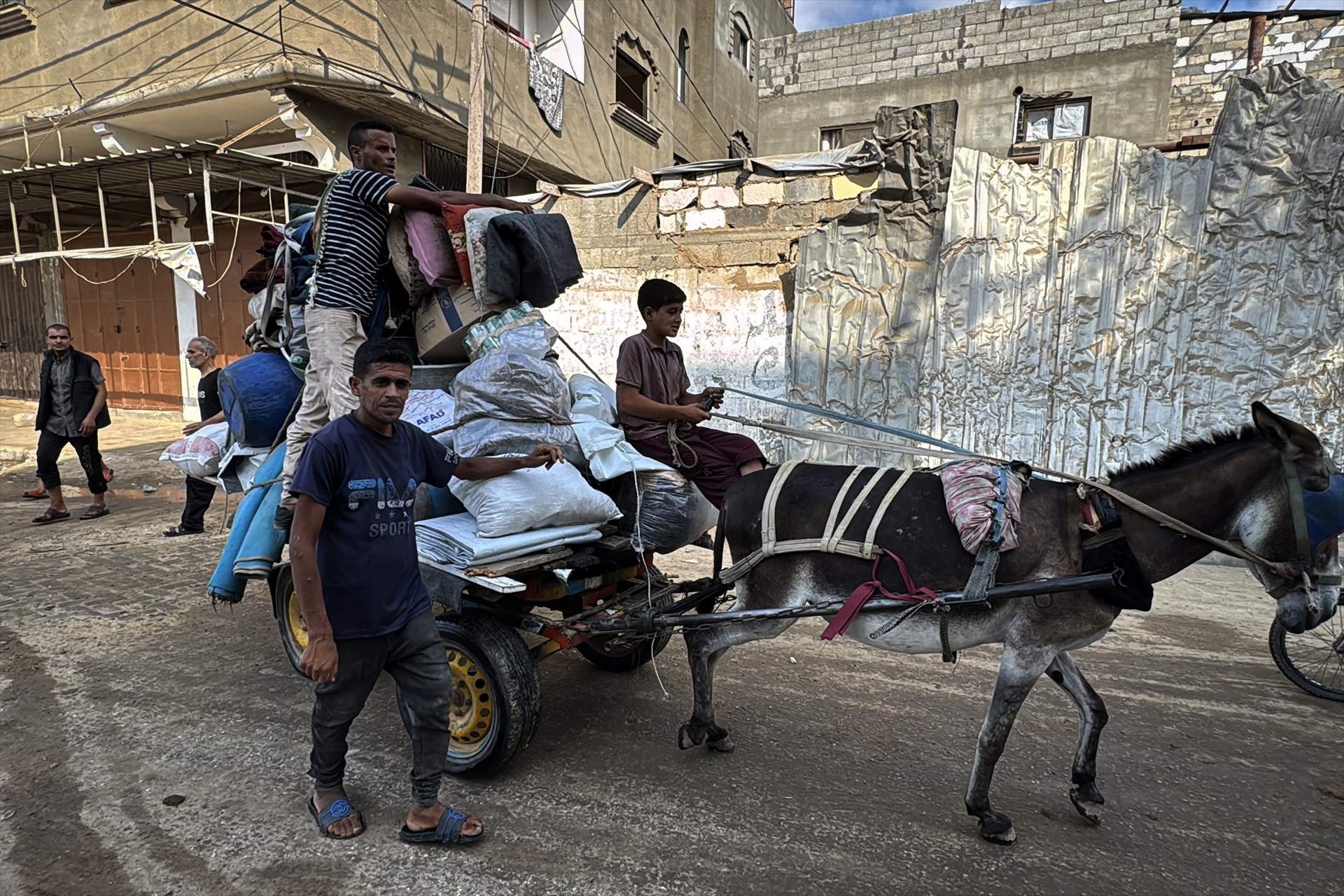 Els tancs israelians entren a Deir al-Balah per primer cop, un dia després de demanar-ne l’evacuació