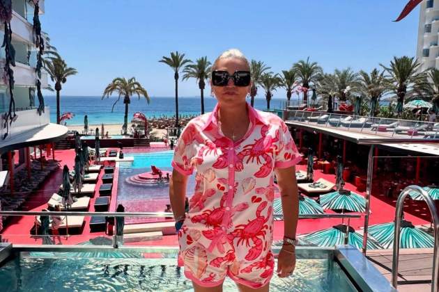 Belén Esteban davant de la piscina Instagram Belén Esteban davant de la piscina Instagram