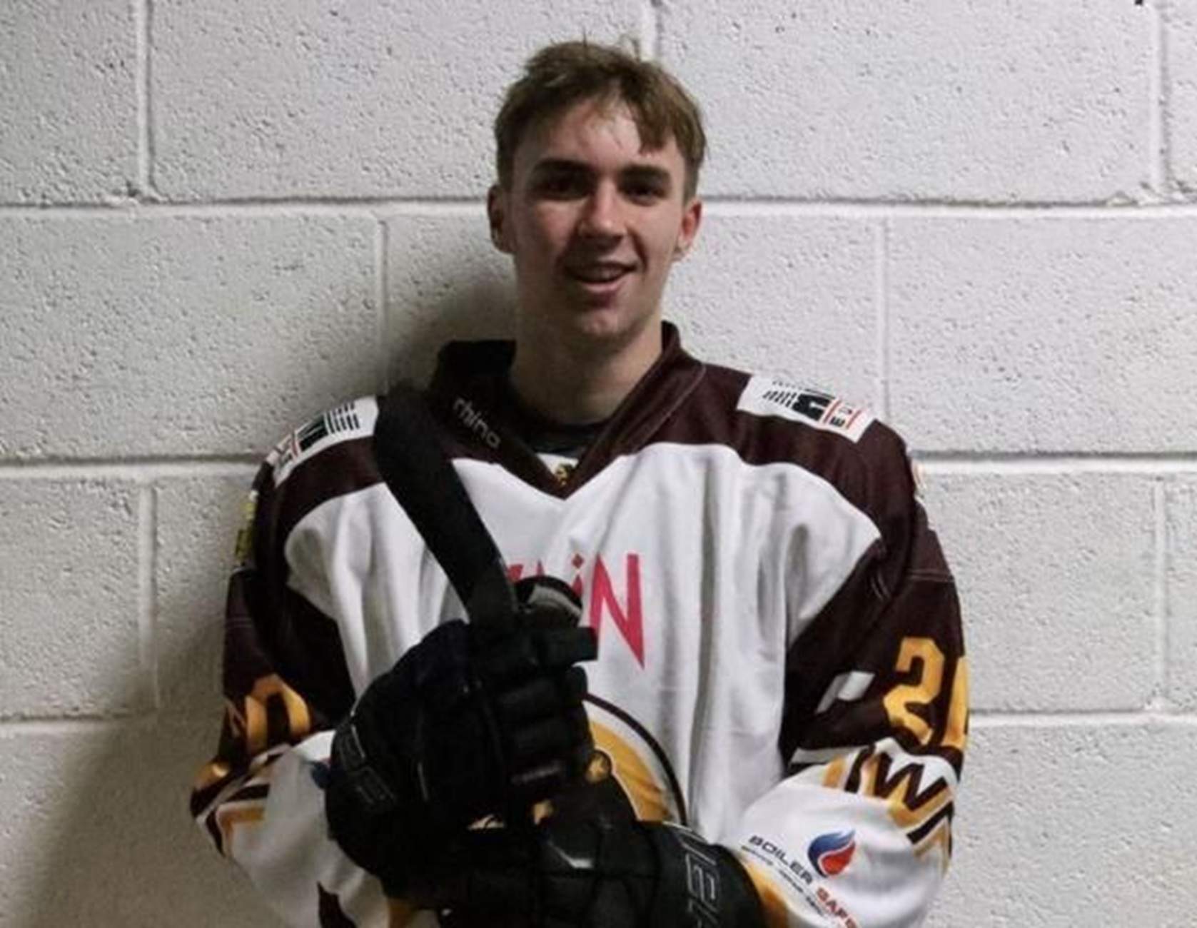 Muere Gary Kelly, joven promesa del hockey hielo mundial, al caer accidentalmente desde un 3.º piso en Ibiza