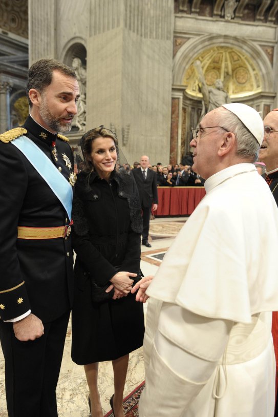 leticia y felip papa francesc gtres