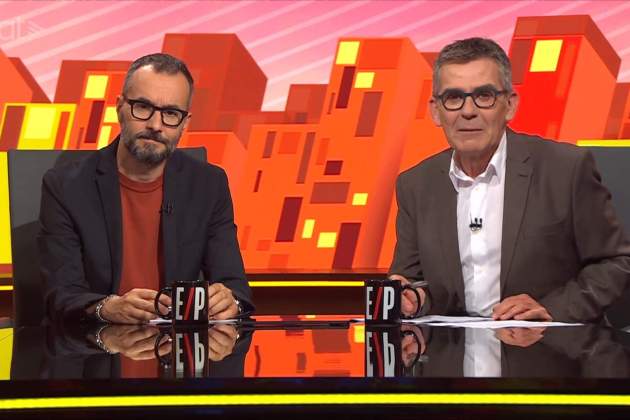 Jair Domínguez i Queco Novell, Està passant TV3