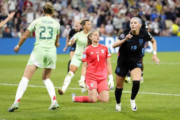 EuropaPress 6869370 22 july 2025 switzerland lancy englands chloe kelly celebrates scoring her