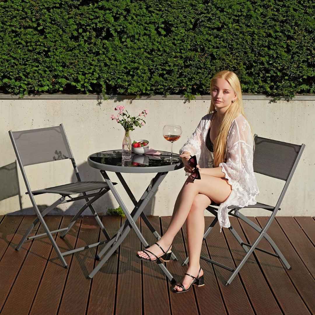 Així estan aprofitant l’espai milers de terrasses petites: amb aquest set de jardí compacte i bonic