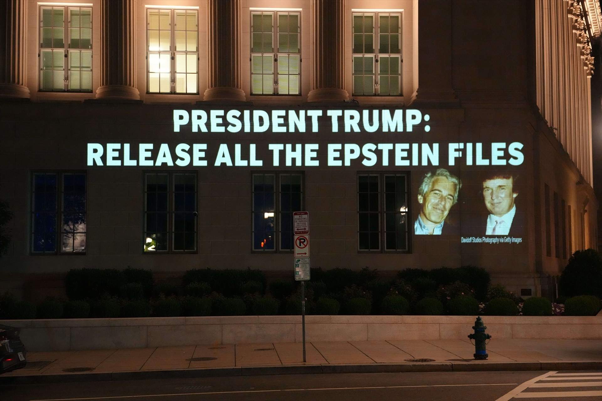 La fiscal general dels EUA va avisar Trump al maig que apareixia als papers d'Epstein