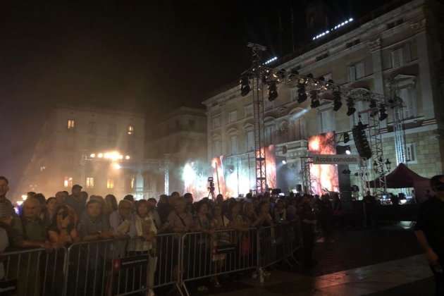 ELNACIONAL plaça sant jauma flama canigo marta lasalas ELNACIONAL plaça sant jauma flama canigo marta lasalas