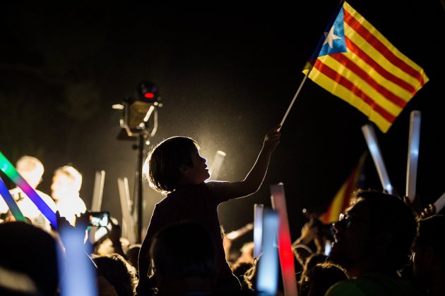 estelada marxa de torxes lladoners (bona qualitat) - Carles Palacio