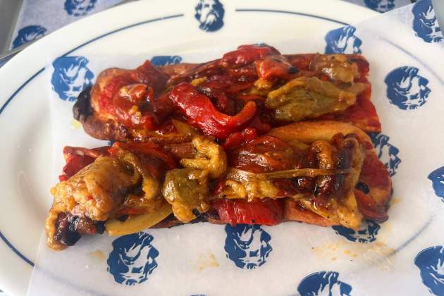 Coca de escalivada Ultrapaninos Marín Rosa Molinero Trias Coca de escalivada Ultrapaninos Marín Rosa Molinero Trias