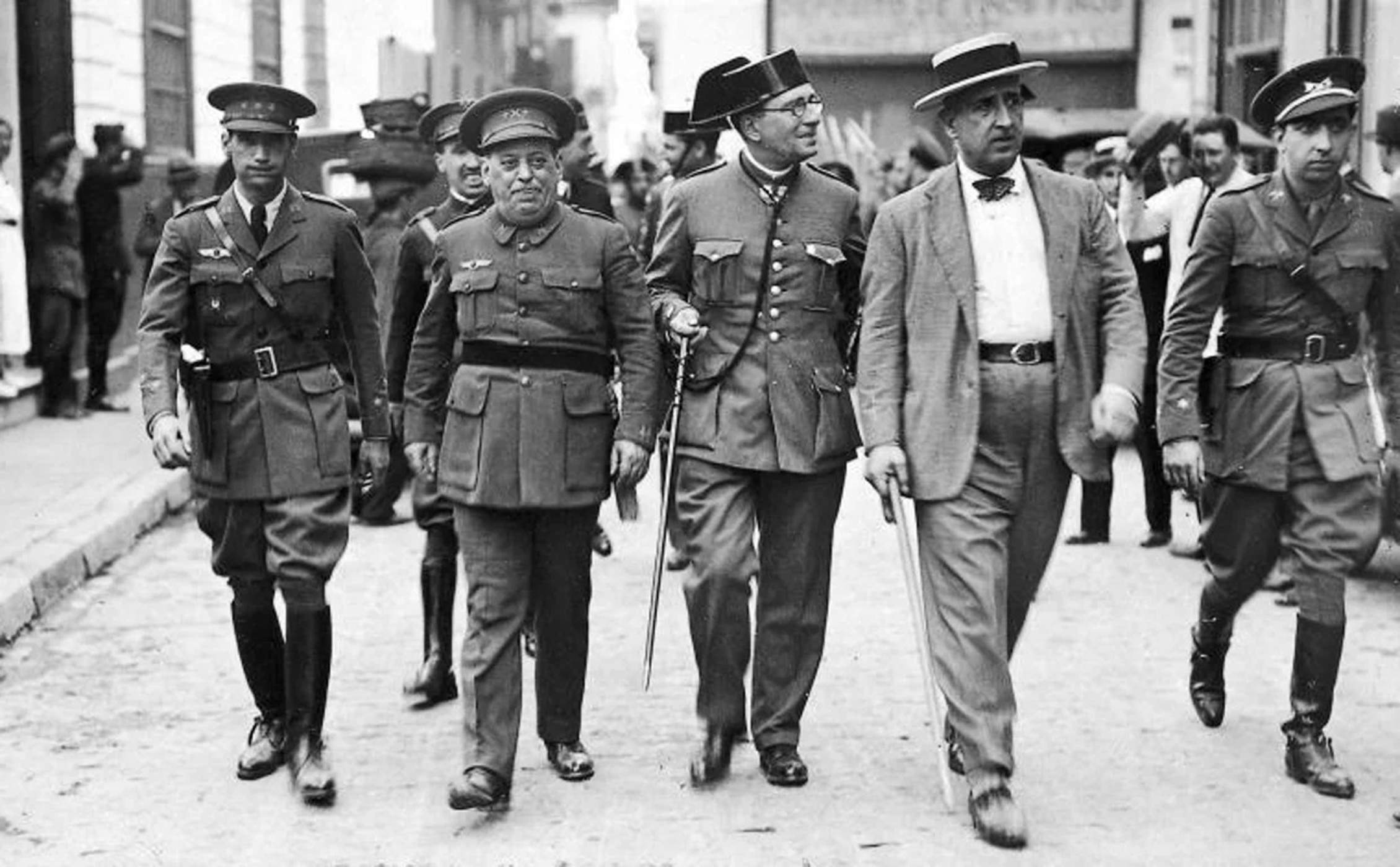 Sanjurjo  el segon per l'esquerra  en la Sanjurjada. Sevilla, 1932. Font EFE