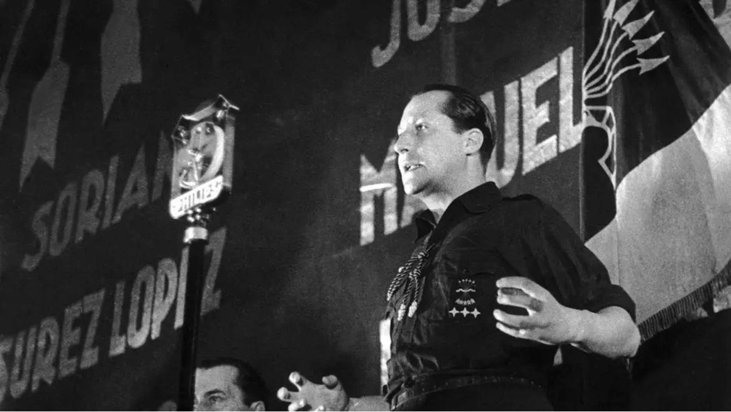 Primo de Rivera, fill, en un miting de Falange. Madrid, 1934. Font Wikimedia Commons