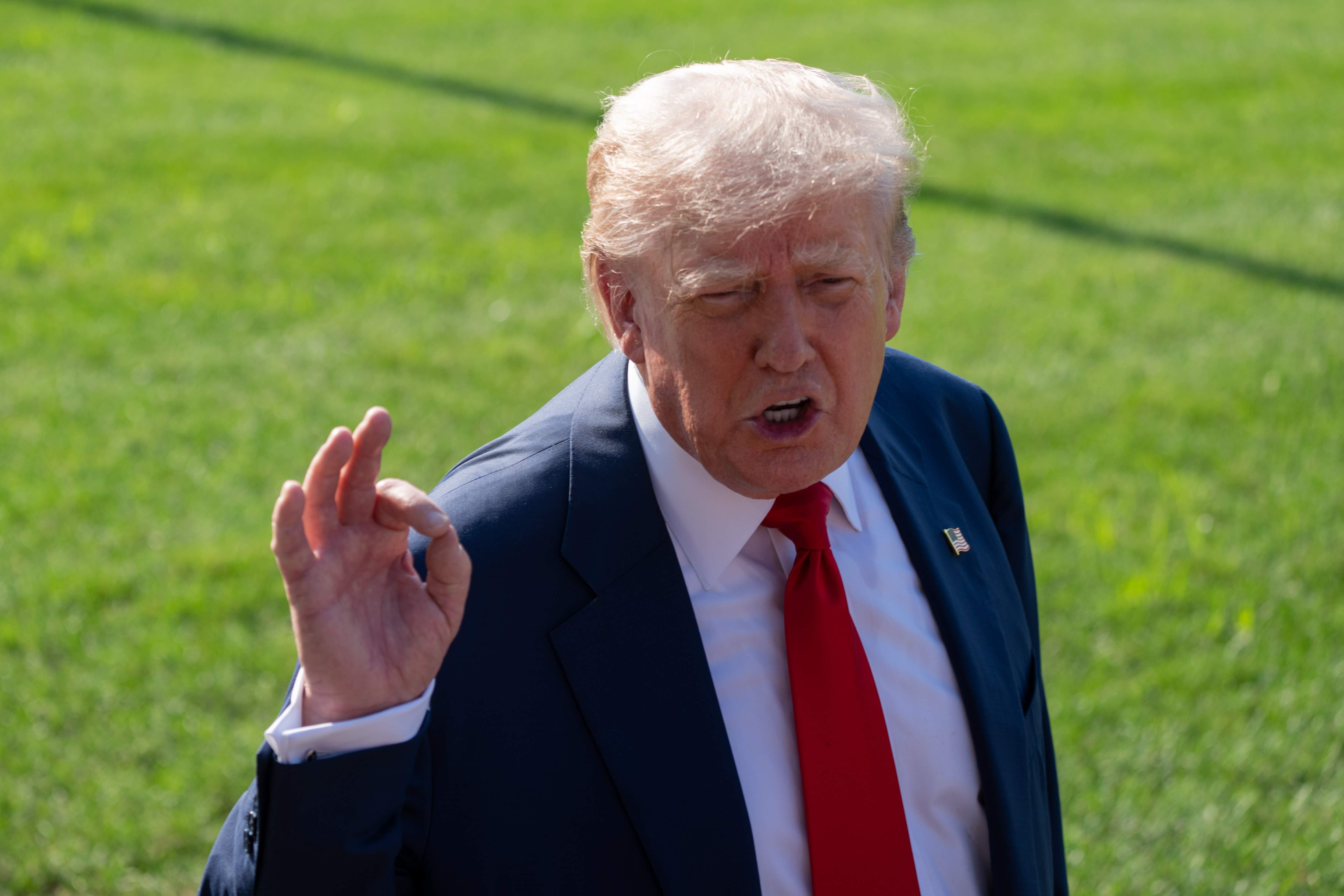Trump afirma que "la inmigración ilegal es una horrible invasión que está matando Europa"