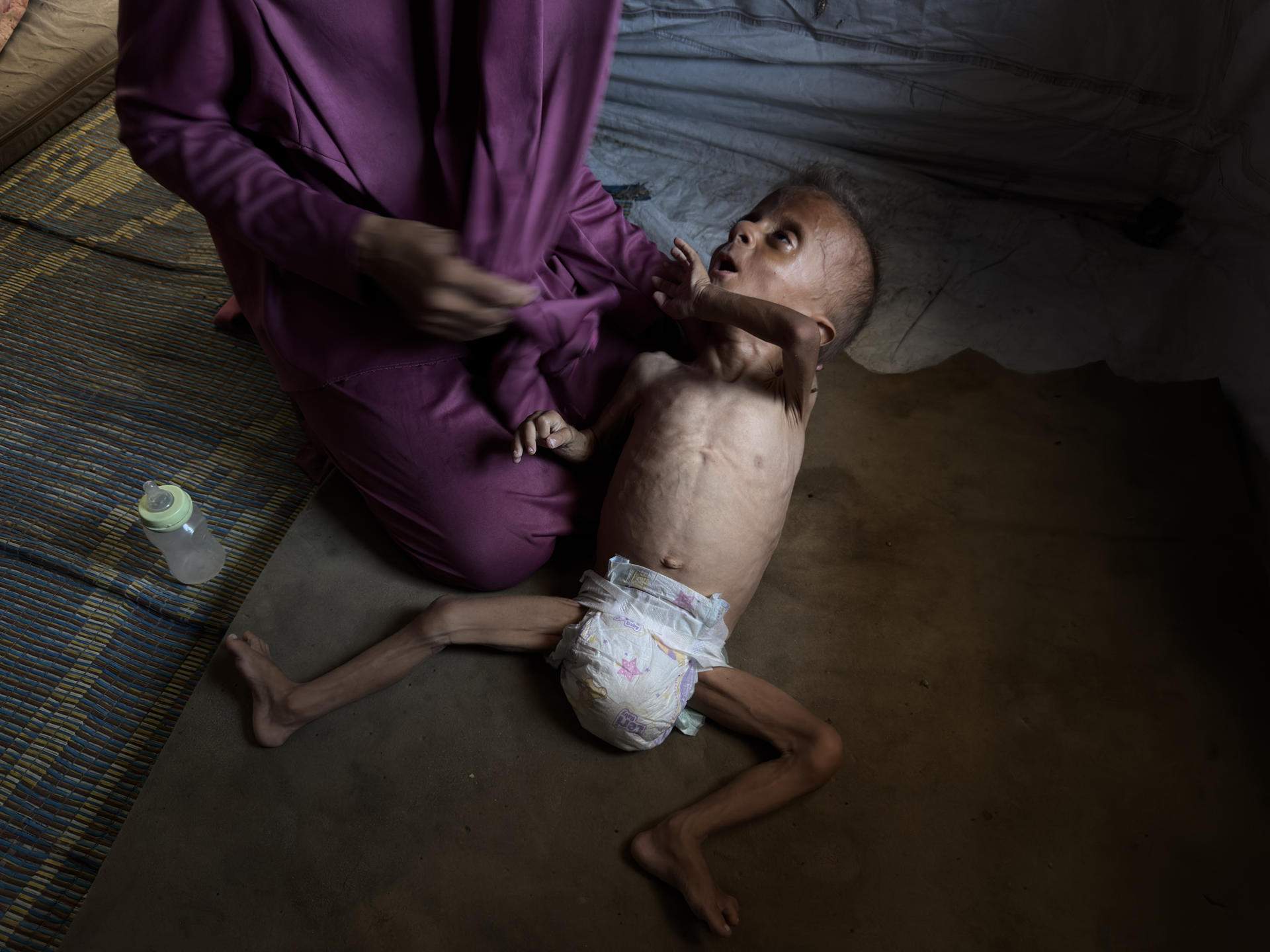 Israel inicia llançaments aeris d'ajuda a Gaza, on 100.000 infants estan en risc per falta de llet