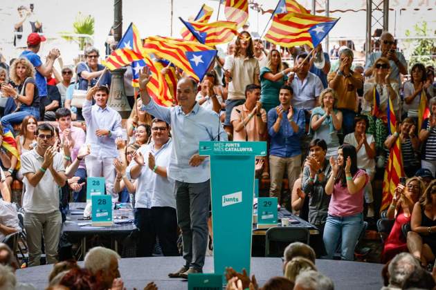 El secretari general de Junts, Jordi Turull, a dalt de l'escenari El secretari general de Junts, Jordi Turull, a dalt de l'escenari