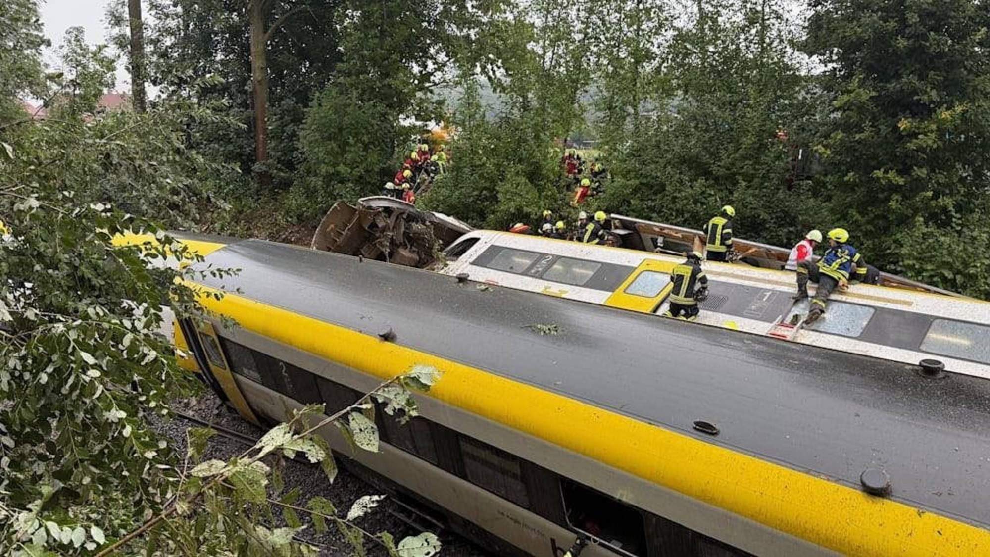 Descarrila un tren al sud d’Alemanya amb 100 passatgers i deixa diversos morts
