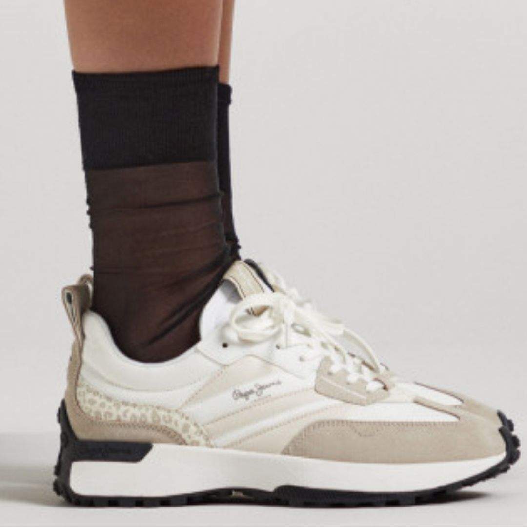 Las zapatillas blancas 'animal print' de Pepe Jeans que combinan con todo y están arrasando en Amazon