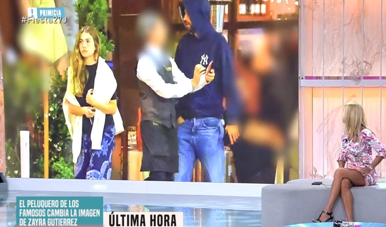 Piqué i Clara amb l'anell a la mà, T5