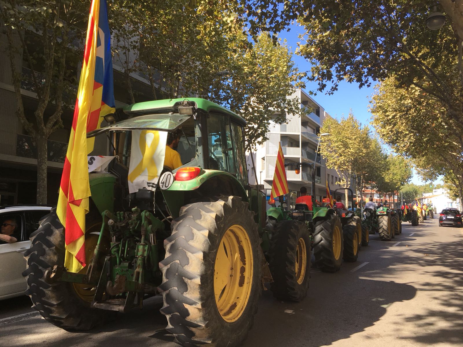 300 tractores se dirigen a Barcelona por la Diada