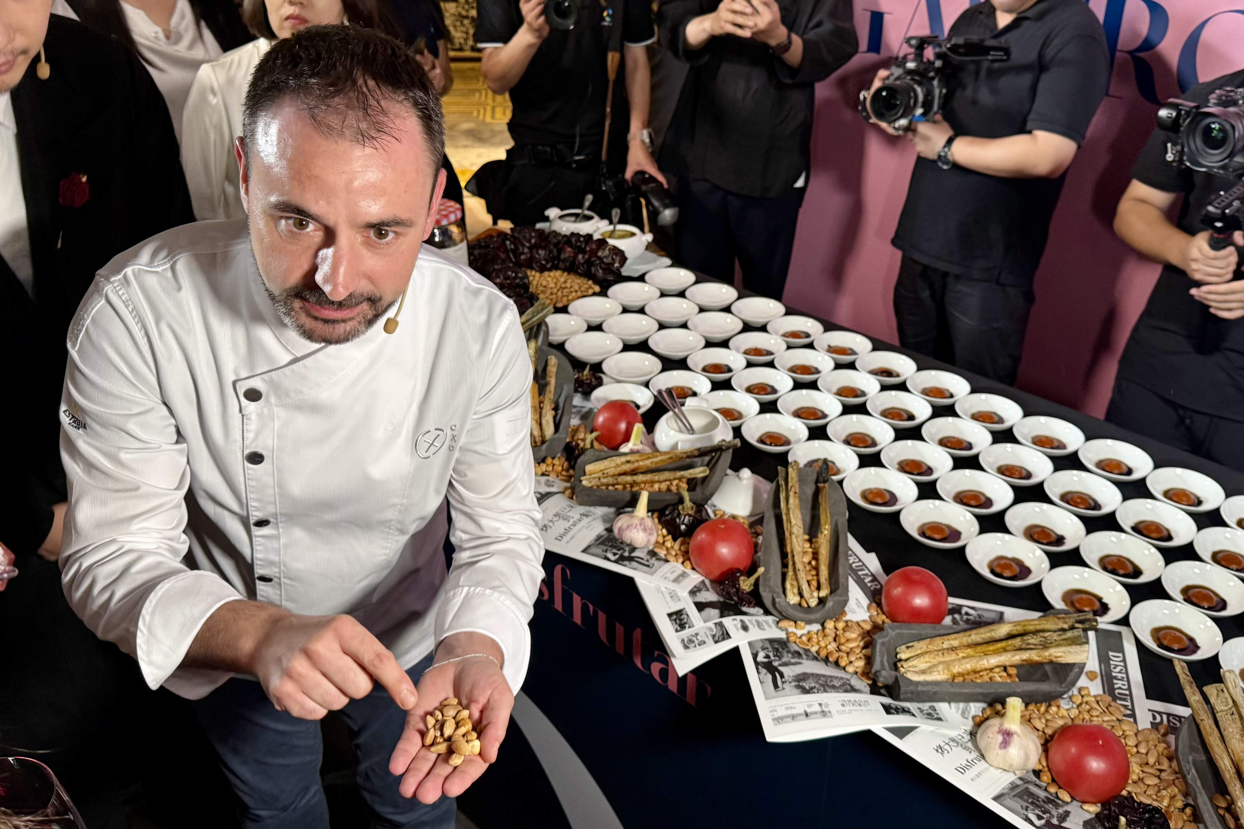 Calçots liofilitzats amb romesco de miso, la proposta gastronòmica per estrènyer relacions amb la Xina
