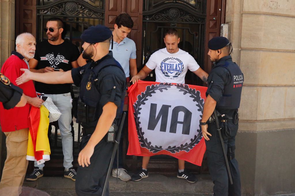 Los Mossos aíslan a cuatro ultras de Alianza Nacional