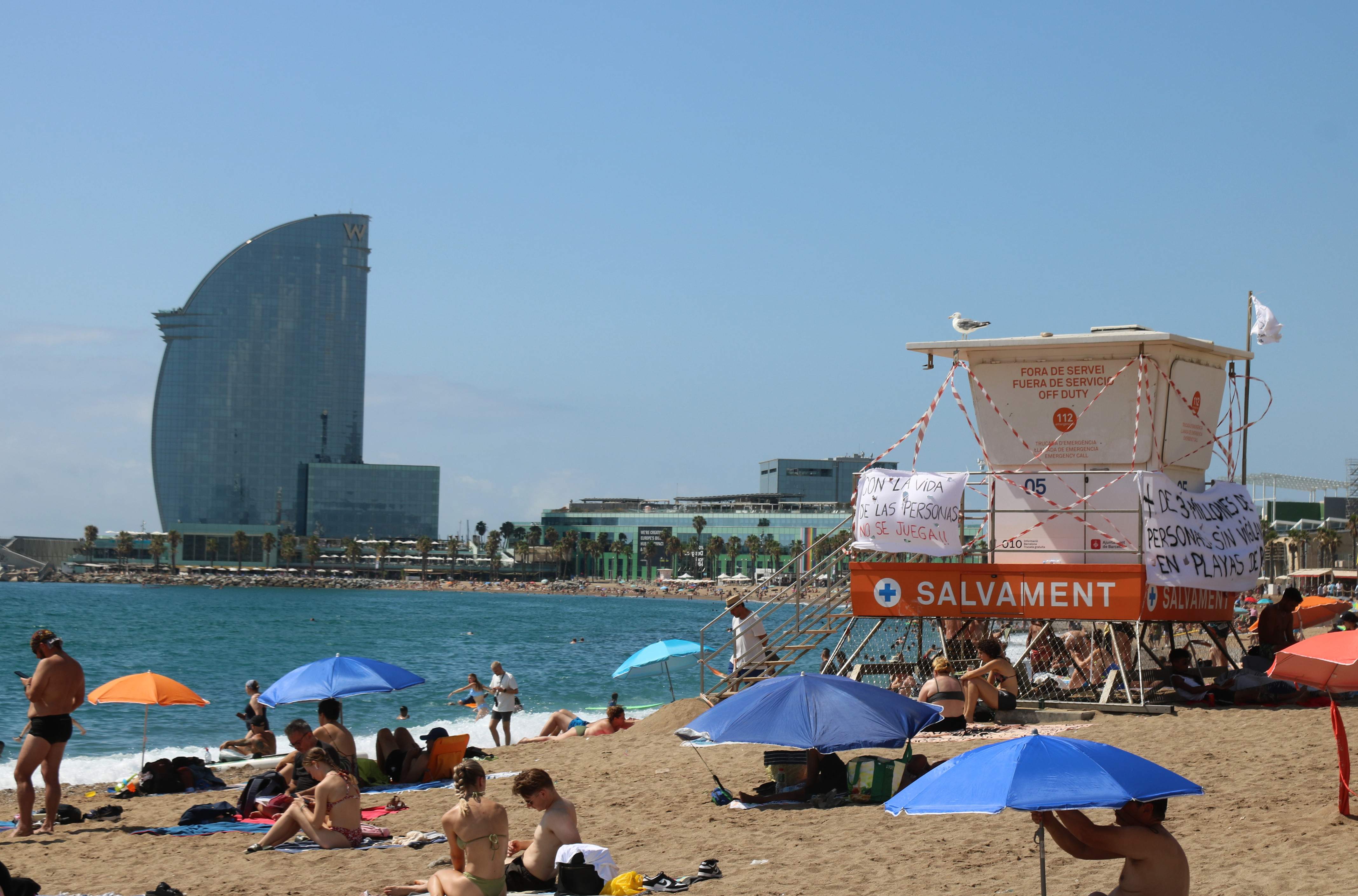Los socorristas de las playas de Barcelona harán huelga indefinida a partir del 1 de agosto